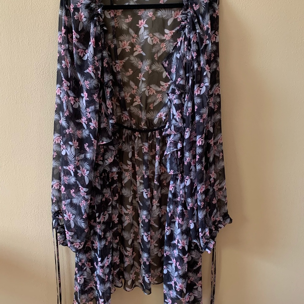 Victoria’s Secret Pink/White flower duster